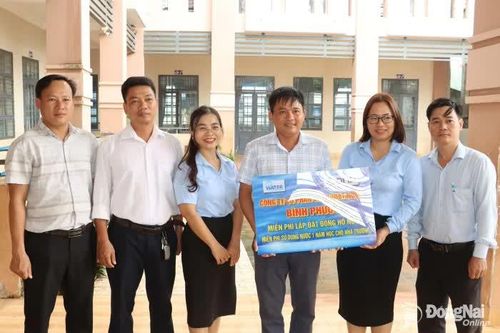 Đưa nước sạch đến trường học vùng sâu