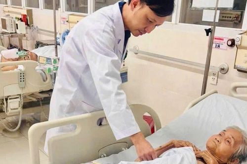 Cứu sống bệnh nhân 95 tuổi mắc bệnh xoắn hoại tử túi mật hiếm gặp