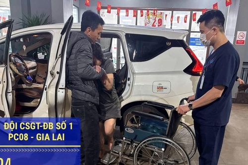 Cảnh sát Giao thông dẫn đường 20 km giữa sương mù đưa sản phụ 'vượt cạn'
