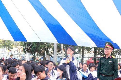 Thí sinh Lâm Ðồng bắt đầu hành trình quân ngũ
