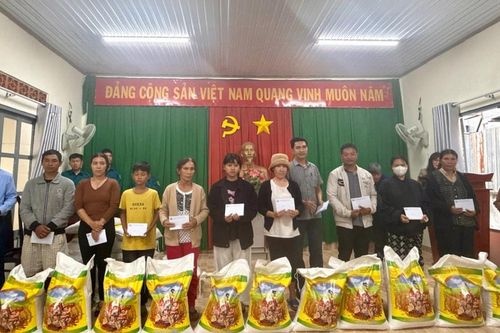 Hỗ trợ khẩn cấp 50 hộ dân bị ảnh hưởng bởi mưa lũ tại xã Hiệp Thạnh