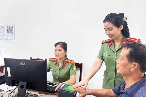 Giữ an toàn xã hội từ công tác quản lý người nước ngoài
