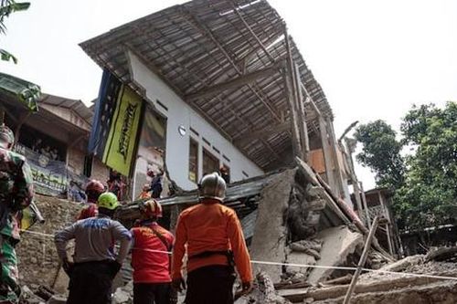 Sập hội trường ở Indonesia khiến hơn 80 người thương vong