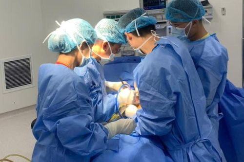 Phẫu thuật lấy sỏi thành công cho nam bệnh nhân đảo ngược phủ tạng