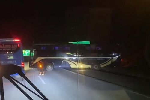 Phạt 40 triệu đồng hai tài xế xe khách vi phạm giao thông trên cao tốc Hà Nội - Lào Cai