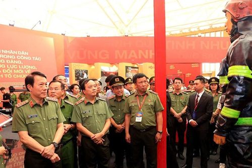 Lãnh đạo Bộ Công an tham quan Triển lãm '80 năm hành trình Độc lập – Tự do – Hạnh phúc'