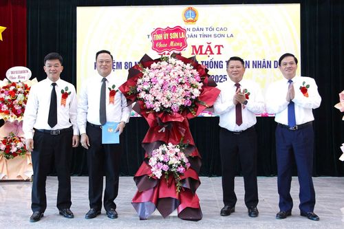 TAND tỉnh Sơn La gặp mặt Ngày truyền thống Tòa án nhân dân