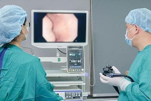 Trào ngược 2 năm không dứt: 'Tá hỏa' phát hiện đã thành Barrett thực quản