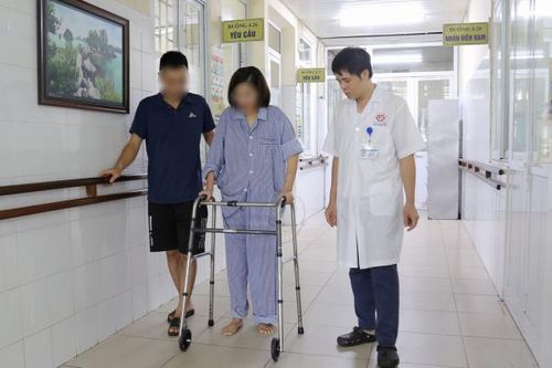 Cấp cứu thành công một phụ nữ nhảy cầu Bãi Cháy