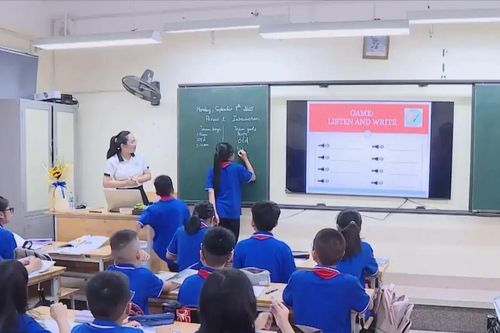 Hà Nội khai giảng năm học mới với những giờ học sôi nổi