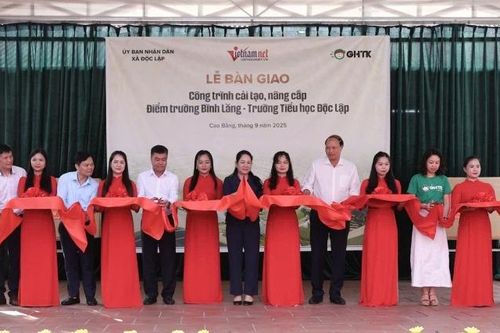 Thứ trưởng Bộ Dân tộc và Tôn giáo Nông Thị Hà dự Lễ bàn giao công trình cải tạo, nâng cấp điểm trường Bình Lăng