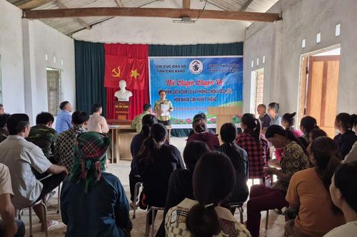 Nói chuyện chuyên đề về chính sách dân số và phòng, chống tảo hôn, hôn nhân cận huyết thống tại xã Lý Bôn