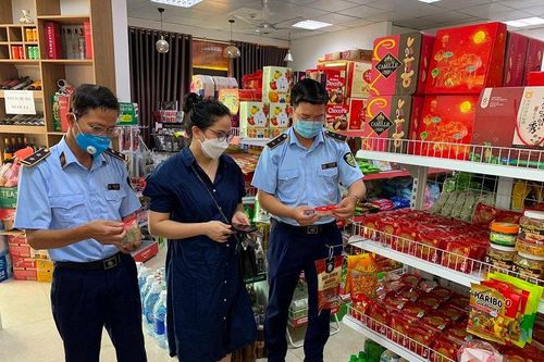 Hà Nội tăng cường kiểm soát thị trường, bảo đảm an toàn thực phẩm dịp Trung thu