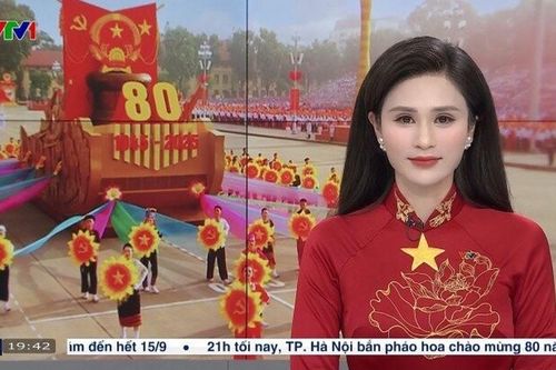 Nữ BTV Thời sự 19h 'gây sốt' với chiếc áo dài đỏ: Kín tiếng đời tư, ảnh ngoài đời cũng cực khí chất