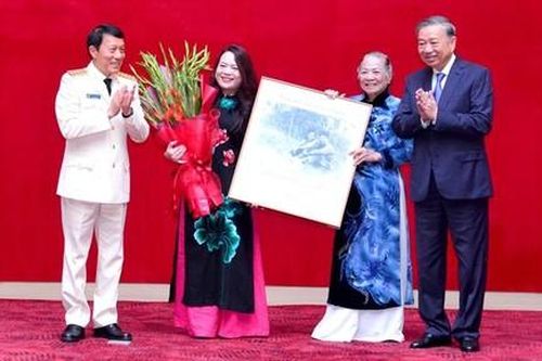 Kỳ 1: Người 'mở cửa nhìn ra thế giới'