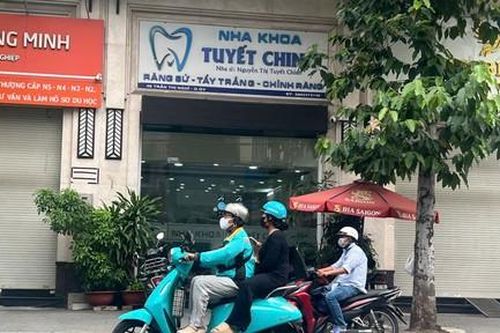 Đình chỉ cơ sở nha khoa Tuyết Chinh sau vụ hành hung, đập ĐTDĐ của khách hàng