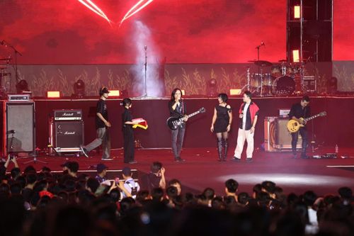 Ngũ Cung hát 'Cô đôi thượng ngàn', Bức Tường tri ân Trần Lập ở rock concert