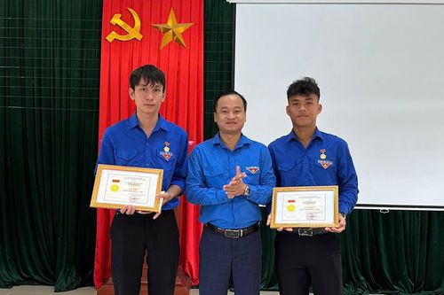 Hai chàng trai ở Quảng Trị lao xuống sông cứu người phụ nữ nhảy cầu tự tử
