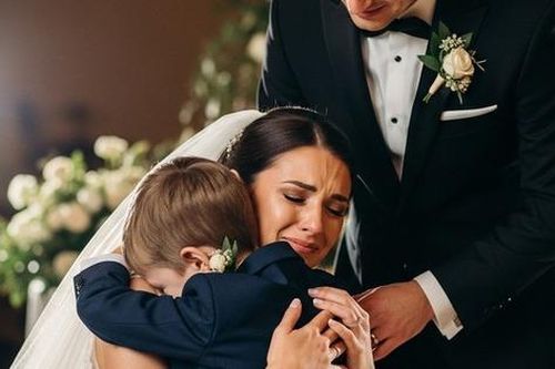 Tái hôn sau 5 năm chồng mất, vị khách không mời xuất hiện tại đám cưới khiến tôi bật khóc