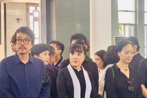 NSND Lê Khanh, NSND Lan Hương 'Em bé Hà Nội' khóc nghẹn trong tang lễ NSND Phạm Thị Thành