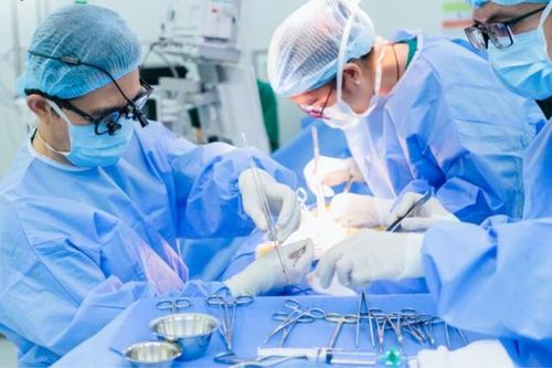 Người đàn ông 66 tuổi bị đột quỵ nhẹ do hẹp động mạch cảnh thừa nhận chủ quan với dấu hiệu cảnh báo này