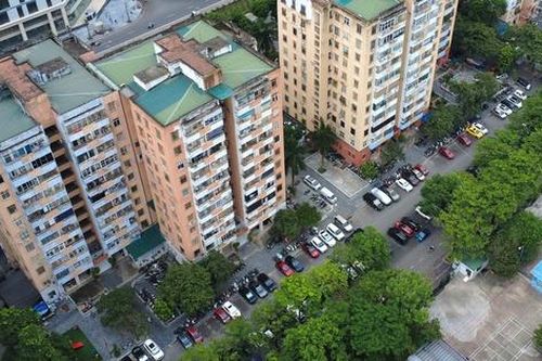 Vụ bãi xe không phép 'cát cứ' sân chung cư ở Hà Nội: Chính quyền ra 'tối hậu thư', yêu cầu giải tỏa trước 12/9