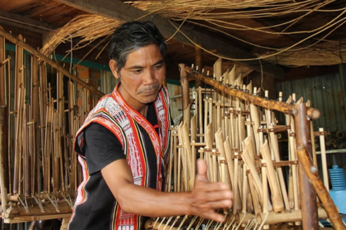 Sứ giả của dân gian