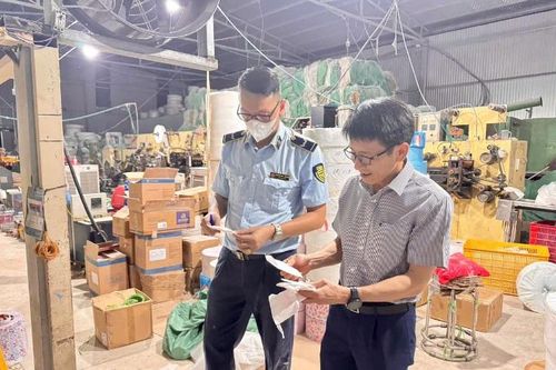 Phát hiện cơ sở sản xuất, kinh doanh bỉm trẻ em, băng vệ sinh giả mạo nhãn hiệu nổi tiếng