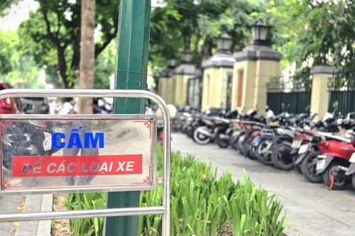 Công an phường Ba Đình xử lý bãi xe 'mất tự chịu'