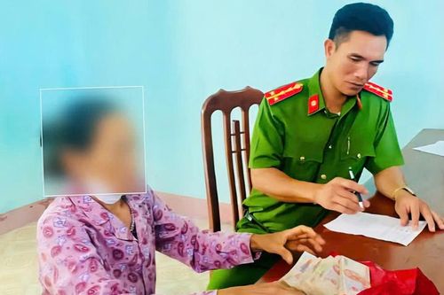 Mang 120 triệu đồng đến công an xã để chuyển cho... kẻ lừa đảo