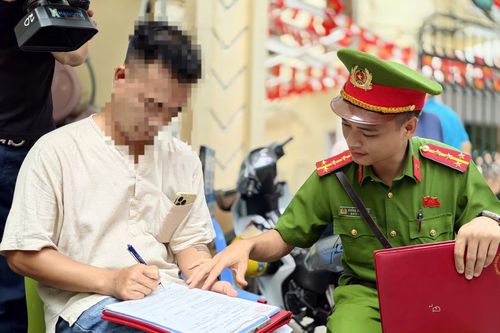 Dẹp bãi xe 'mất tự chịu' trước cổng Bệnh viện Xanh Pôn