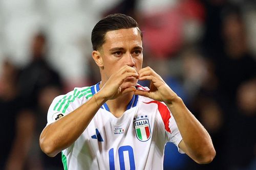 Italy thắng Israel 5-4 trong trận cầu điên rồ