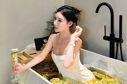 Giới trẻ chi hàng trăm USD chỉ để 'tắm'
