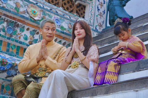 Ảnh du lịch hài hước của 'anh Tạ' và gia đình