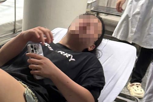 Tạm giữ 2 cô gái đánh người vì mâu thuẫn tình cảm