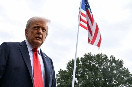 Chính quyền ông Trump có thể phải hoàn 1.000 tỷ USD tiền thuế