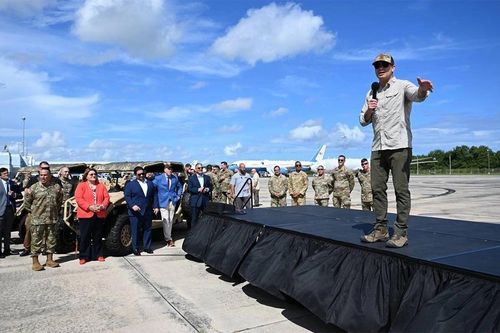 Bộ trưởng Chiến tranh Mỹ thị sát tàu chiến gần Venezuela