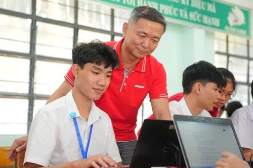 Thắp sáng ước mơ công nghệ cho hơn 1.200 học sinh Đồng Nai
