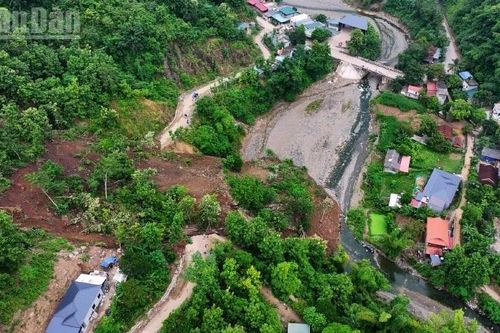 Sạt lở nghiêm trọng tại Sơn La, nhiều hộ dân phải di dời khẩn cấp