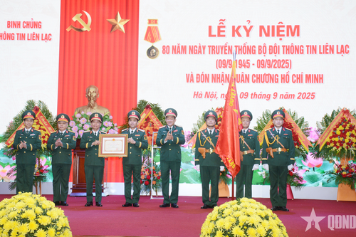Binh chủng Thông tin liên lạc kỷ niệm 80 năm Ngày truyền thống và đón nhận Huân chương Hồ Chí Minh