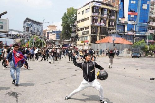 Biểu tình bạo lực ở Nepal, hàng trăm người thương vong