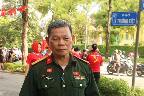 Cựu chiến binh xúc động khi thấy thế hệ trẻ tiếp bước cha anh