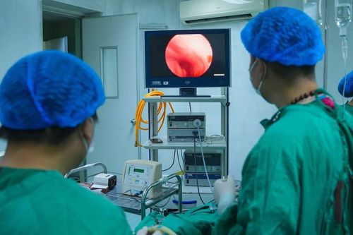Phẫu thuật thành công cho bệnh nhi mắc dị tật tịt cửa mũi sau một bên