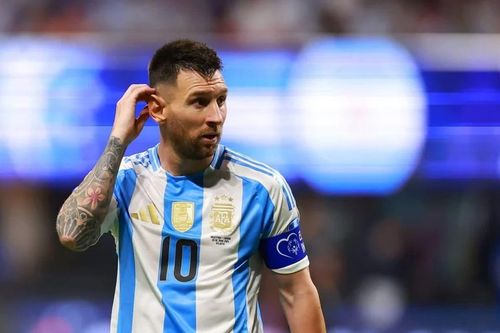 Lionel Messi lỡ cơ hội đi vào lịch sử