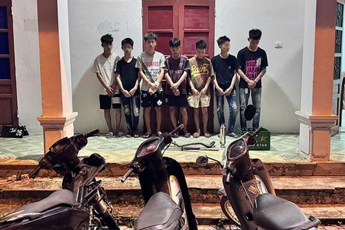 Nghệ An: Mang kiếm đi dọa người qua đường, 7 thanh thiếu niên bị bắt