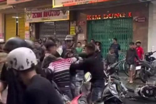 Đánh nhau khi tranh 'nhặt vàng' ngày rằm tháng 7