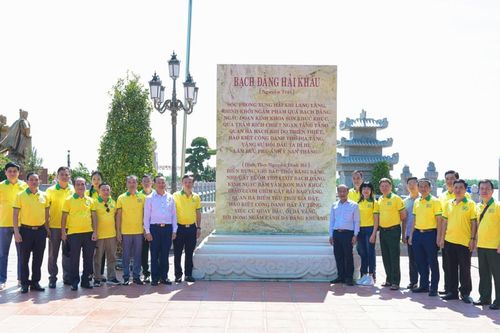 Hội CCB Petrovietnam tham quan Khu di tích Bạch Đằng Giang, ôn lại lịch sử hào hùng dân tộc
