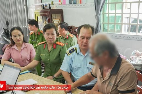 Thu giữ hơn 500 giáo trình photocopy vi phạm bản quyền