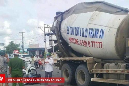 Xe máy va chạm với xe trộn bê tông, một người tử vong