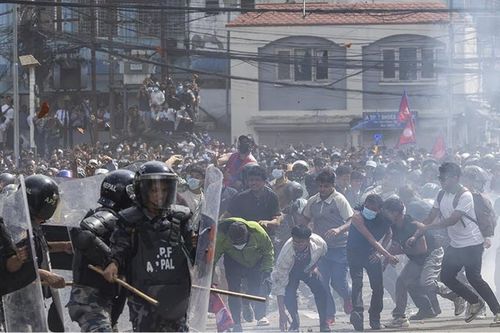 Biểu tình bạo loạn ở Nepal, hơn 400 người thương vong